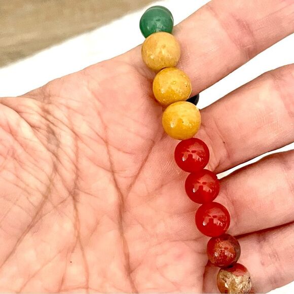 Chakra natural stones bracelet with red tassel - Picture 3 of 7